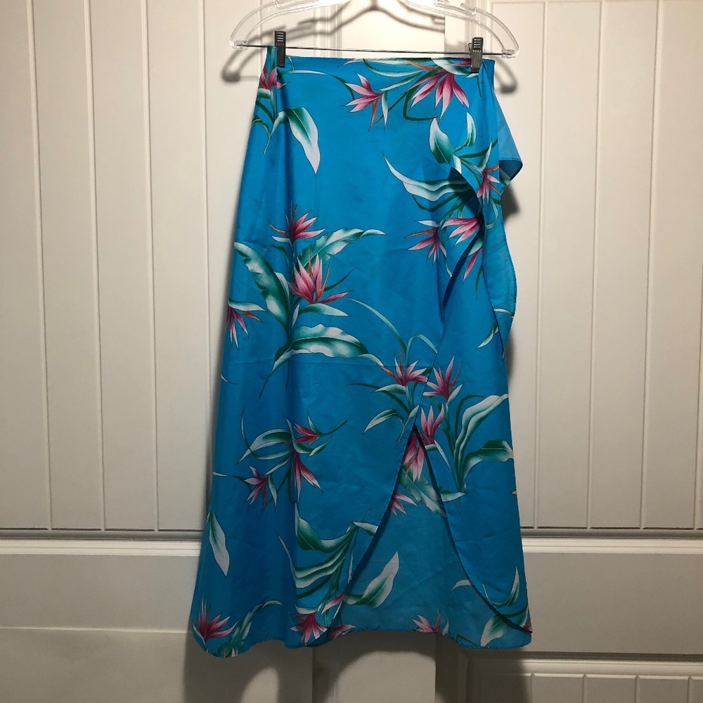 Hilo Hattie’s Blue Floral Sarong Beach Cover-up
